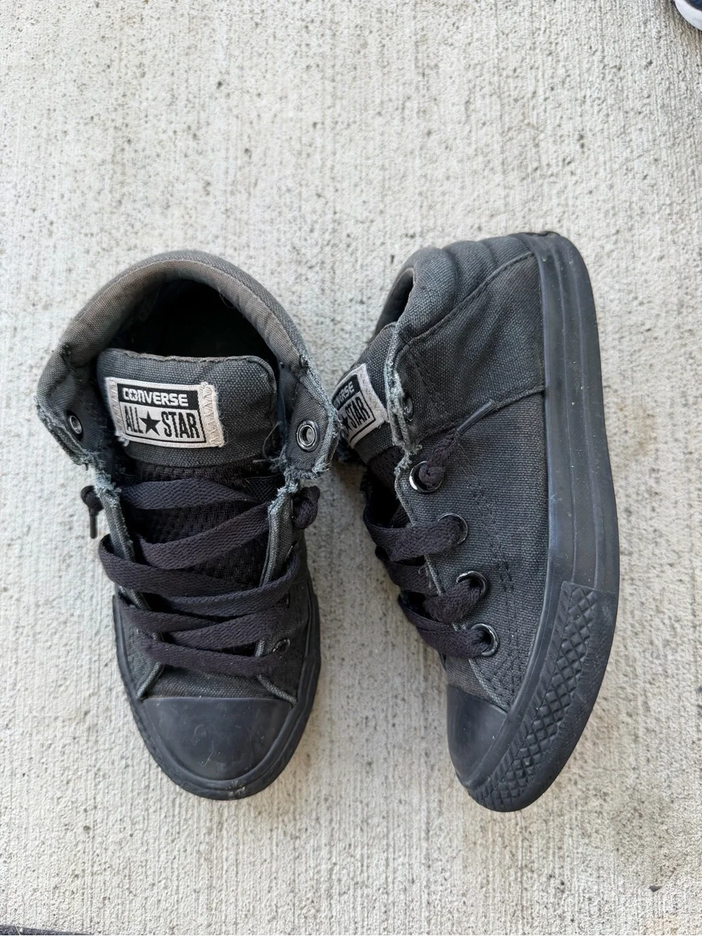 Boy's Converse Chuck Taylor All Star Mid Sneaker size 13